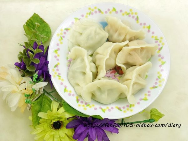【團購美食】水餃星球 宅配水餃 玉米手工餃子愛吃香菜水餃開胃泡菜水餃 (2).JPG