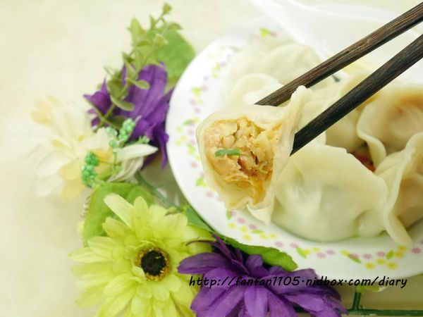 【團購美食】水餃星球 宅配水餃 玉米手工餃子愛吃香菜水餃開胃泡菜水餃 (3).JPG