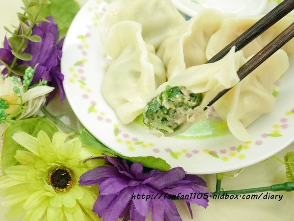 【團購美食】水餃星球 宅配水餃 玉米手工餃子愛吃香菜水餃開胃泡菜水餃 (5).JPG