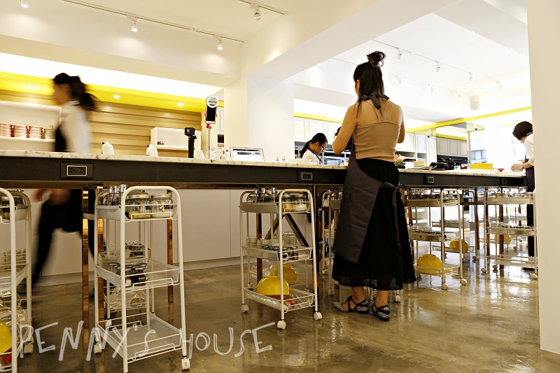 台北週末哪裡去？客自化Café & Play體驗店鋪 - Funsiamo 做蛋糕好玩又好吃。（國父紀念館捷運站1號出口）