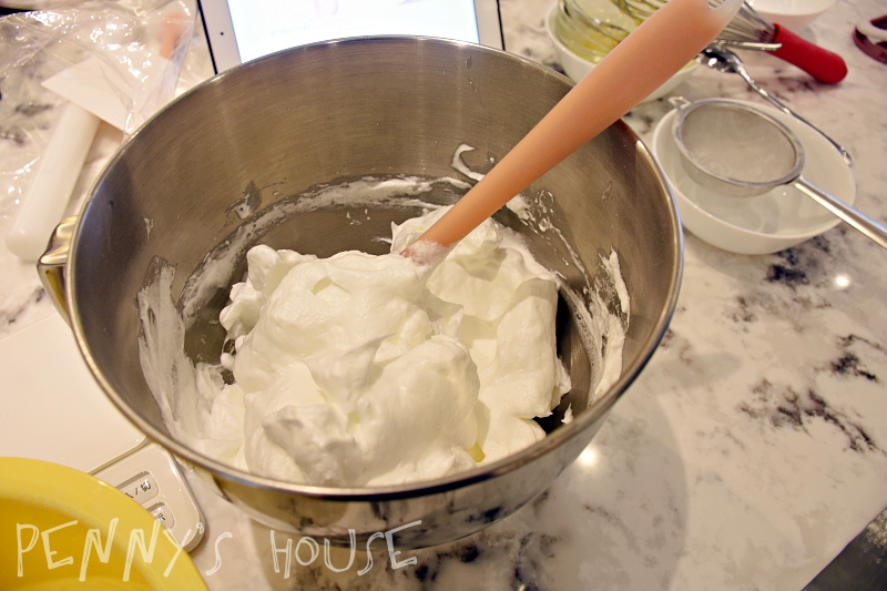 台北週末哪裡去？客自化Café & Play體驗店鋪 - Funsiamo 做蛋糕好玩又好吃。（國父紀念館捷運站1號出口）