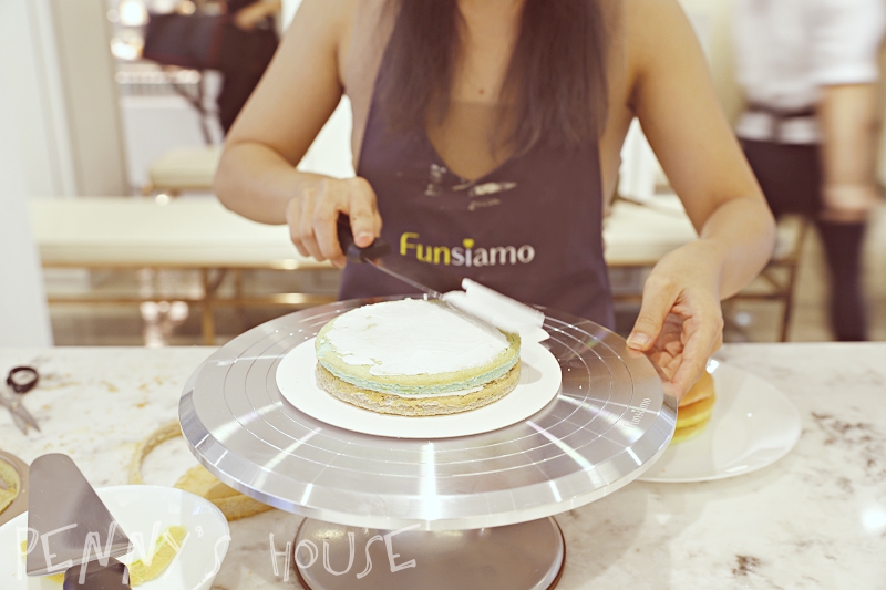 台北週末哪裡去？客自化Café & Play體驗店鋪 - Funsiamo 做蛋糕好玩又好吃。（國父紀念館捷運站1號出口）