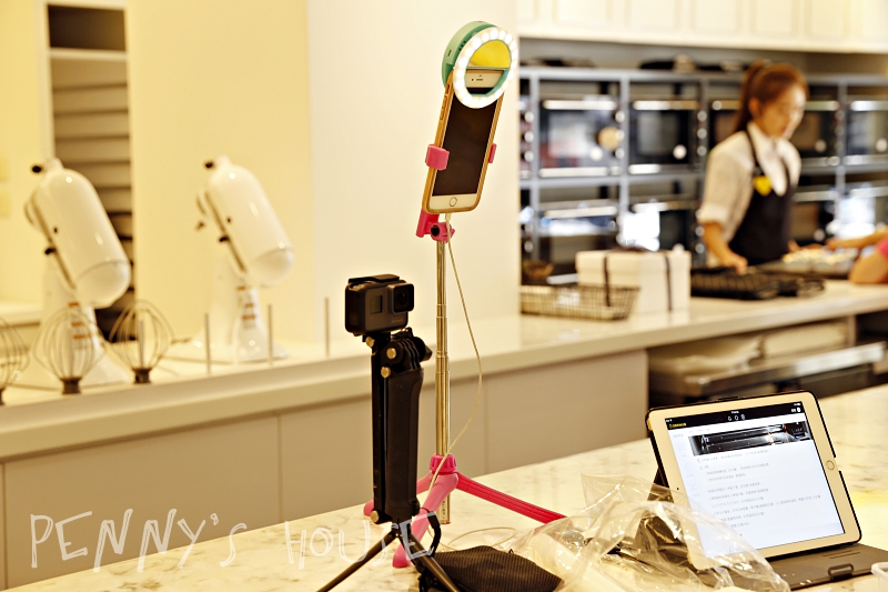 台北週末哪裡去？客自化Café & Play體驗店鋪 - Funsiamo 做蛋糕好玩又好吃。（國父紀念館捷運站1號出口）