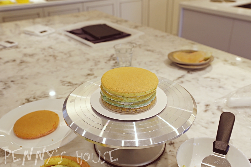 台北週末哪裡去？客自化Café & Play體驗店鋪 - Funsiamo 做蛋糕好玩又好吃。（國父紀念館捷運站1號出口）