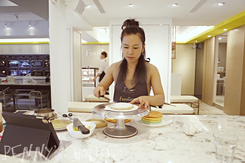 台北週末哪裡去？客自化Café & Play體驗店鋪 - Funsiamo 做蛋糕好玩又好吃。（國父紀念館捷運站1號出口）