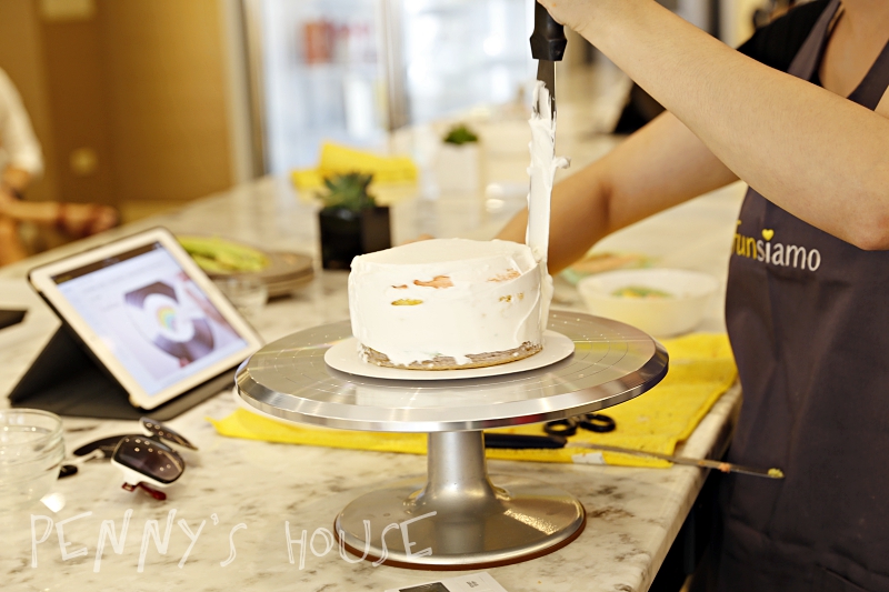 台北週末哪裡去？客自化Café & Play體驗店鋪 - Funsiamo 做蛋糕好玩又好吃。（國父紀念館捷運站1號出口）