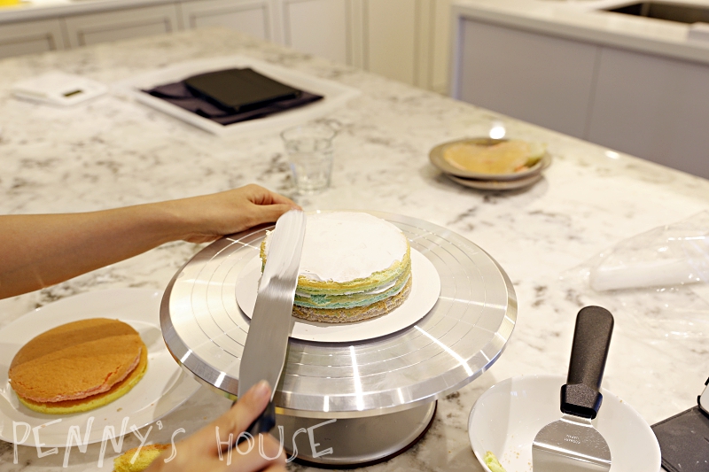 台北週末哪裡去？客自化Café & Play體驗店鋪 - Funsiamo 做蛋糕好玩又好吃。（國父紀念館捷運站1號出口）