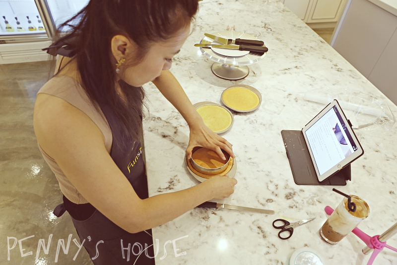 台北週末哪裡去？客自化Café & Play體驗店鋪 - Funsiamo 做蛋糕好玩又好吃。（國父紀念館捷運站1號出口）