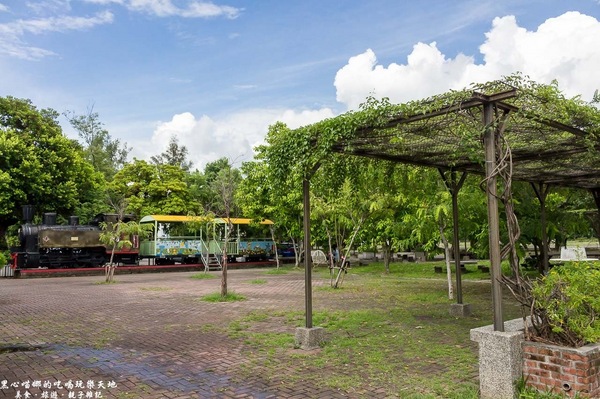 蕭家大院兔子寵物餐廳:屏東︱蕭家大院兔子寵物餐廳 帶著孩子餵兔子、和兔子玩躲貓貓吧!