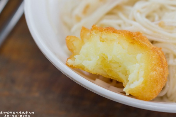 蕭家大院兔子寵物餐廳:屏東︱蕭家大院兔子寵物餐廳 帶著孩子餵兔子、和兔子玩躲貓貓吧!