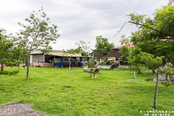 蕭家大院兔子寵物餐廳:屏東︱蕭家大院兔子寵物餐廳 帶著孩子餵兔子、和兔子玩躲貓貓吧!