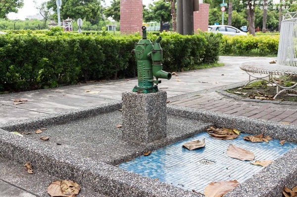 蕭家大院兔子寵物餐廳:屏東︱蕭家大院兔子寵物餐廳 帶著孩子餵兔子、和兔子玩躲貓貓吧!