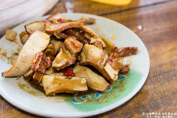 蕭家大院兔子寵物餐廳:屏東︱蕭家大院兔子寵物餐廳 帶著孩子餵兔子、和兔子玩躲貓貓吧!