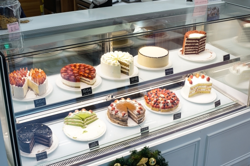 跳躍的宅男 - [信義區甜點推薦]sweet tooth- 豪華草莓杯每日限量12杯 滋味十足可不只草莓  千層蛋糕更是值得吃  國父紀念館捷運甜點 甜牙齒 東區下午茶推薦