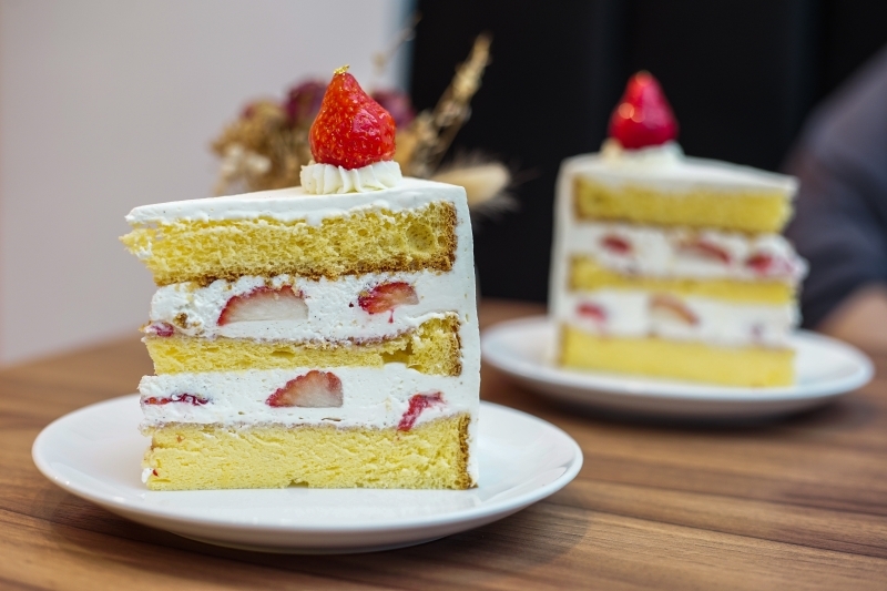 跳躍的宅男 - [信義區甜點推薦]sweet tooth- 豪華草莓杯每日限量12杯 滋味十足可不只草莓  千層蛋糕更是值得吃  國父紀念館捷運甜點 甜牙齒 東區下午茶推薦