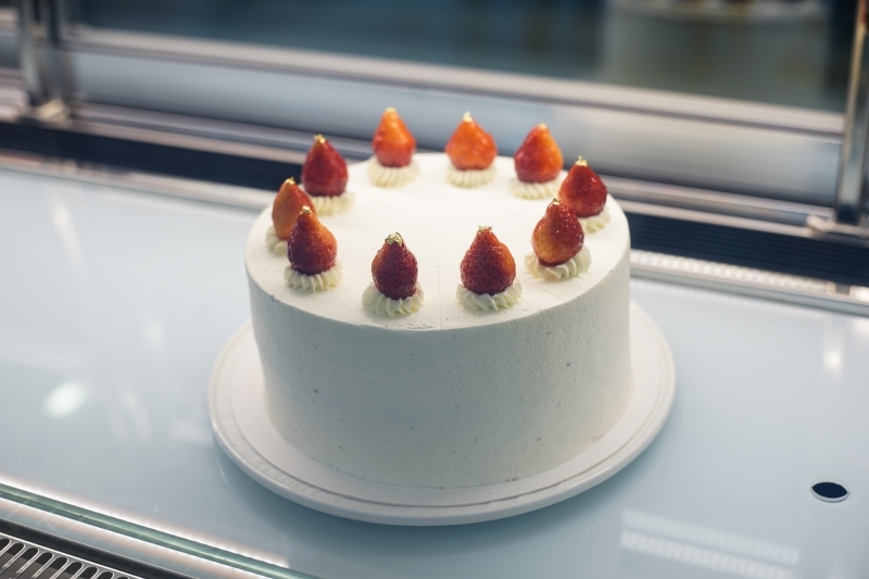 跳躍的宅男 - [信義區甜點推薦]sweet tooth- 豪華草莓杯每日限量12杯 滋味十足可不只草莓  千層蛋糕更是值得吃  國父紀念館捷運甜點 甜牙齒 東區下午茶推薦