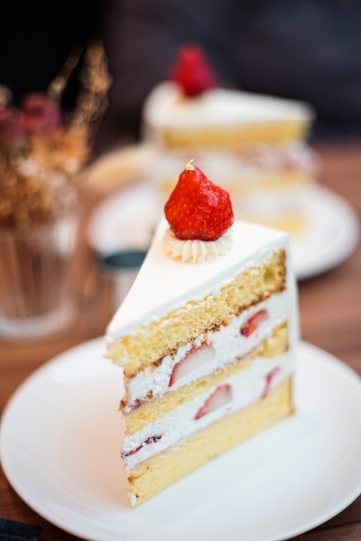 跳躍的宅男 - [信義區甜點推薦]sweet tooth- 豪華草莓杯每日限量12杯 滋味十足可不只草莓  千層蛋糕更是值得吃  國父紀念館捷運甜點 甜牙齒 東區下午茶推薦