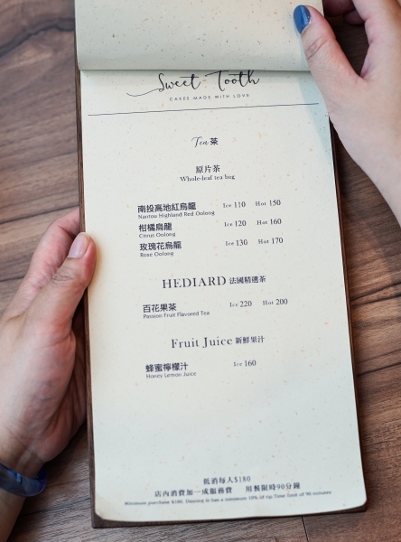 跳躍的宅男 - [信義區甜點推薦]sweet tooth- 豪華草莓杯每日限量12杯 滋味十足可不只草莓  千層蛋糕更是值得吃  國父紀念館捷運甜點 甜牙齒 東區下午茶推薦