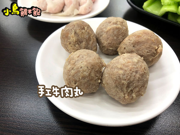 不用吃到飽，平價就可以吃很飽！《嘉義老牌石頭火鍋-明誠店》大推浮誇的花枝蝦仁漿