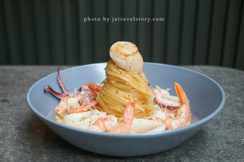 窩巷弄 超邪惡起司雞蛋培根麵!空間寬敞、氛圍安靜舒適【捷運公館】台大公館聚餐餐廳/公館美食推薦/寵物友善餐廳 @J&A的旅行