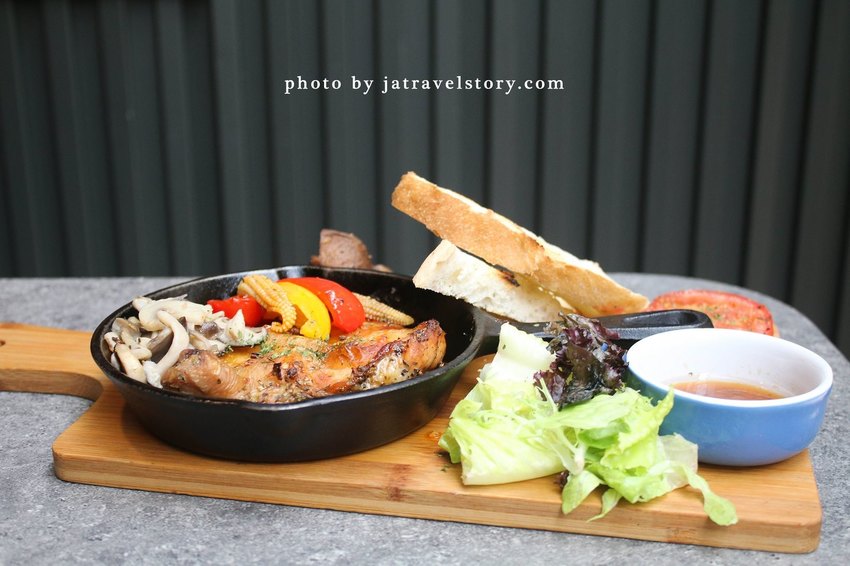 窩巷弄 超邪惡起司雞蛋培根麵!空間寬敞、氛圍安靜舒適【捷運公館】台大公館聚餐餐廳/公館美食推薦/寵物友善餐廳 @J&A的旅行