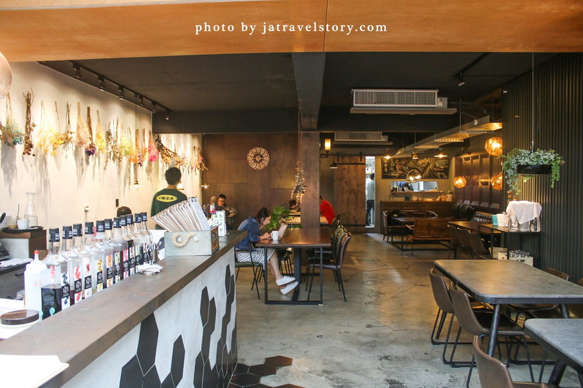 窩巷弄 超邪惡起司雞蛋培根麵!空間寬敞、氛圍安靜舒適【捷運公館】台大公館聚餐餐廳/公館美食推薦/寵物友善餐廳 @J&A的旅行