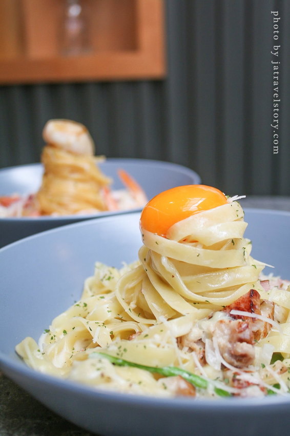 窩巷弄 超邪惡起司雞蛋培根麵!空間寬敞、氛圍安靜舒適【捷運公館】台大公館聚餐餐廳/公館美食推薦/寵物友善餐廳 @J&A的旅行