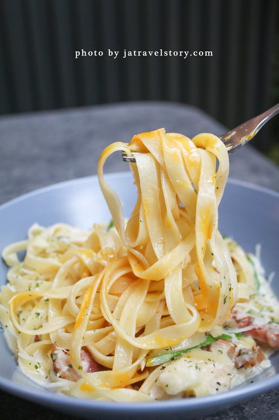 窩巷弄 超邪惡起司雞蛋培根麵!空間寬敞、氛圍安靜舒適【捷運公館】台大公館聚餐餐廳/公館美食推薦/寵物友善餐廳 @J&A的旅行