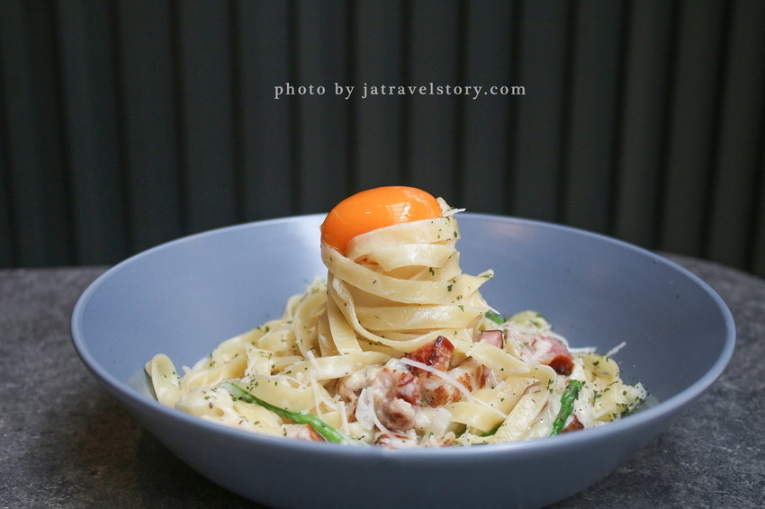 窩巷弄 超邪惡起司雞蛋培根麵!空間寬敞、氛圍安靜舒適【捷運公館】台大公館聚餐餐廳/公館美食推薦/寵物友善餐廳 @J&A的旅行