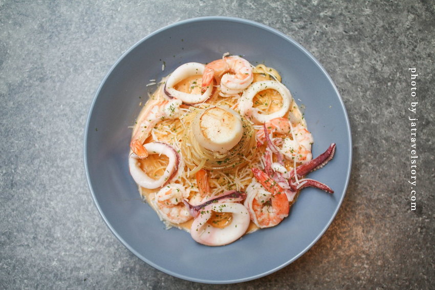 窩巷弄 超邪惡起司雞蛋培根麵!空間寬敞、氛圍安靜舒適【捷運公館】台大公館聚餐餐廳/公館美食推薦/寵物友善餐廳 @J&A的旅行