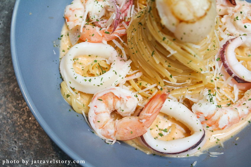 窩巷弄 超邪惡起司雞蛋培根麵!空間寬敞、氛圍安靜舒適【捷運公館】台大公館聚餐餐廳/公館美食推薦/寵物友善餐廳 @J&A的旅行