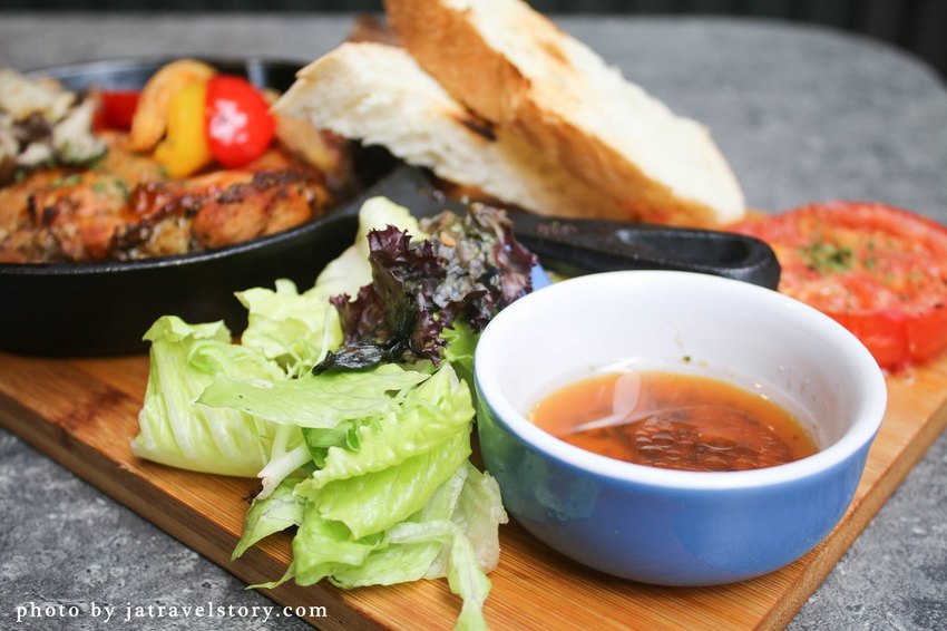 窩巷弄 超邪惡起司雞蛋培根麵!空間寬敞、氛圍安靜舒適【捷運公館】台大公館聚餐餐廳/公館美食推薦/寵物友善餐廳 @J&A的旅行