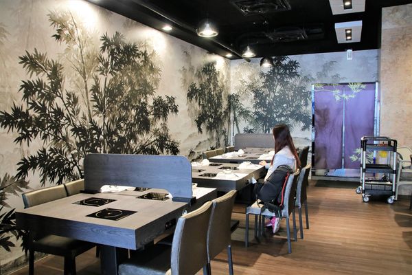 七品鍋物(七品鍋物(板橋店)):【新北市板橋食記】七品鍋物(板橋店)/壽喜燒/燒鍋/冰淇淋自助無限供應~非常適合聚餐的好地方