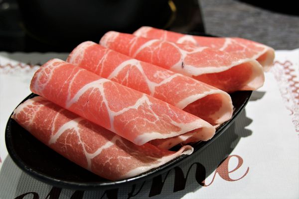 七品鍋物(七品鍋物(板橋店)):【新北市板橋食記】七品鍋物(板橋店)/壽喜燒/燒鍋/冰淇淋自助無限供應~非常適合聚餐的好地方