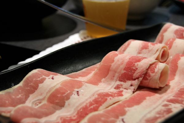 七品鍋物(七品鍋物(板橋店)):【新北市板橋食記】七品鍋物(板橋店)/壽喜燒/燒鍋/冰淇淋自助無限供應~非常適合聚餐的好地方