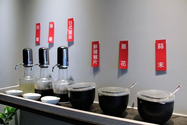 七品鍋物(七品鍋物(板橋店)):【新北市板橋食記】七品鍋物(板橋店)/壽喜燒/燒鍋/冰淇淋自助無限供應~非常適合聚餐的好地方