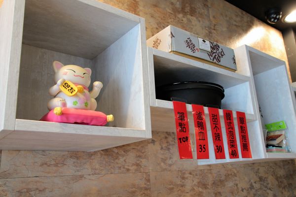 七品鍋物(七品鍋物(板橋店)):【新北市板橋食記】七品鍋物(板橋店)/壽喜燒/燒鍋/冰淇淋自助無限供應~非常適合聚餐的好地方