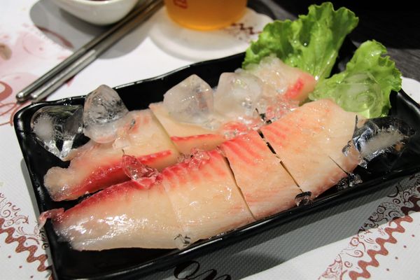 七品鍋物(七品鍋物(板橋店)):【新北市板橋食記】七品鍋物(板橋店)/壽喜燒/燒鍋/冰淇淋自助無限供應~非常適合聚餐的好地方