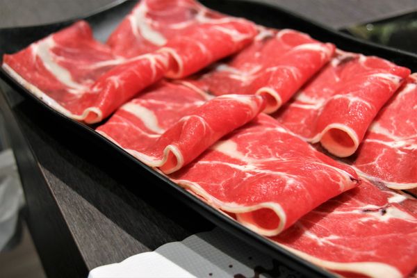 七品鍋物(七品鍋物(板橋店)):【新北市板橋食記】七品鍋物(板橋店)/壽喜燒/燒鍋/冰淇淋自助無限供應~非常適合聚餐的好地方