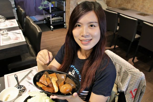 七品鍋物(七品鍋物(板橋店)):【新北市板橋食記】七品鍋物(板橋店)/壽喜燒/燒鍋/冰淇淋自助無限供應~非常適合聚餐的好地方