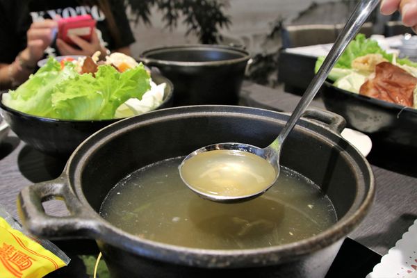 七品鍋物(七品鍋物(板橋店)):【新北市板橋食記】七品鍋物(板橋店)/壽喜燒/燒鍋/冰淇淋自助無限供應~非常適合聚餐的好地方