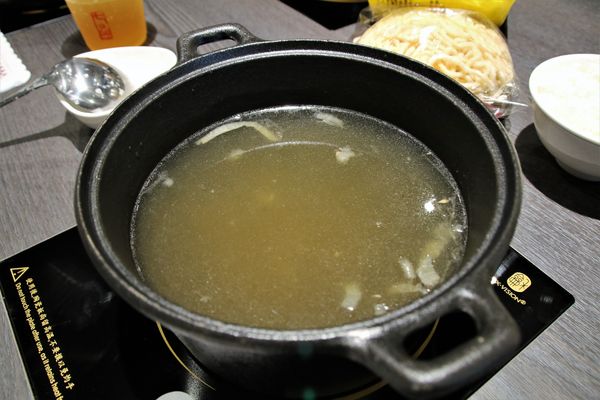 七品鍋物(七品鍋物(板橋店)):【新北市板橋食記】七品鍋物(板橋店)/壽喜燒/燒鍋/冰淇淋自助無限供應~非常適合聚餐的好地方