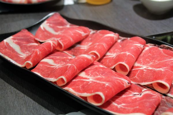 七品鍋物(七品鍋物(板橋店)):【新北市板橋食記】七品鍋物(板橋店)/壽喜燒/燒鍋/冰淇淋自助無限供應~非常適合聚餐的好地方