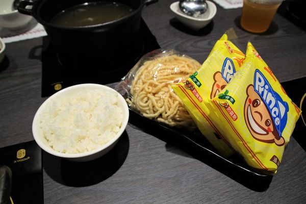 七品鍋物(七品鍋物(板橋店)):【新北市板橋食記】七品鍋物(板橋店)/壽喜燒/燒鍋/冰淇淋自助無限供應~非常適合聚餐的好地方