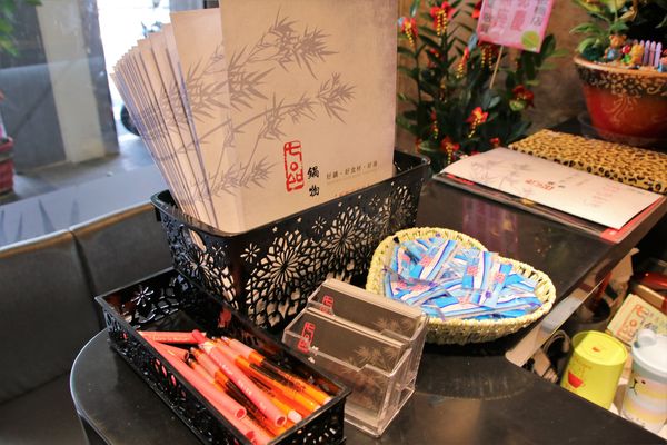 七品鍋物(七品鍋物(板橋店)):【新北市板橋食記】七品鍋物(板橋店)/壽喜燒/燒鍋/冰淇淋自助無限供應~非常適合聚餐的好地方