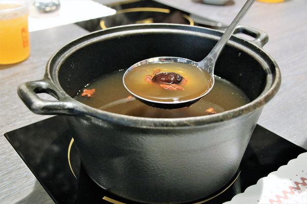 七品鍋物(七品鍋物(板橋店)):【新北市板橋食記】七品鍋物(板橋店)/壽喜燒/燒鍋/冰淇淋自助無限供應~非常適合聚餐的好地方