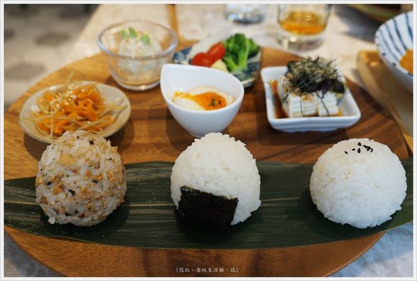 Cafe de RIZ-42-米飯圓圓飯糰餐(自家炒鮭魚鬆).JPG