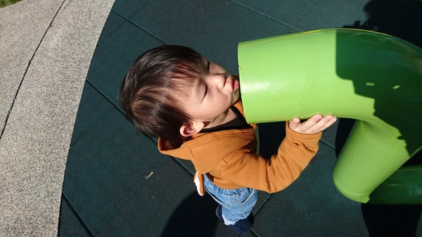 秀拉兒童遊戲場(鉛筆公園)：高雄~秀拉兒童遊戲場~鉛筆公園~大型繽粉鉛筆充滿童趣~遛小孩的好地方~