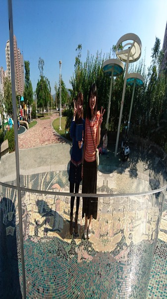 秀拉兒童遊戲場(鉛筆公園)：高雄~秀拉兒童遊戲場~鉛筆公園~大型繽粉鉛筆充滿童趣~遛小孩的好地方~