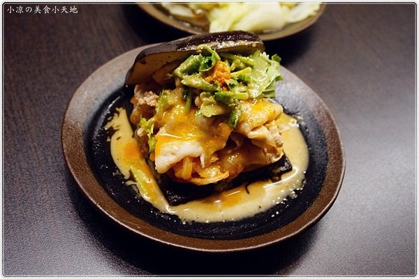 紅茶臭豆腐(西屯旗艦店)：台中西屯』紅茶臭豆腐西屯旗艦店，逢甲夜市美味小吃，臭豆腐vs麻辣煲從午餐到宵夜都滿足！